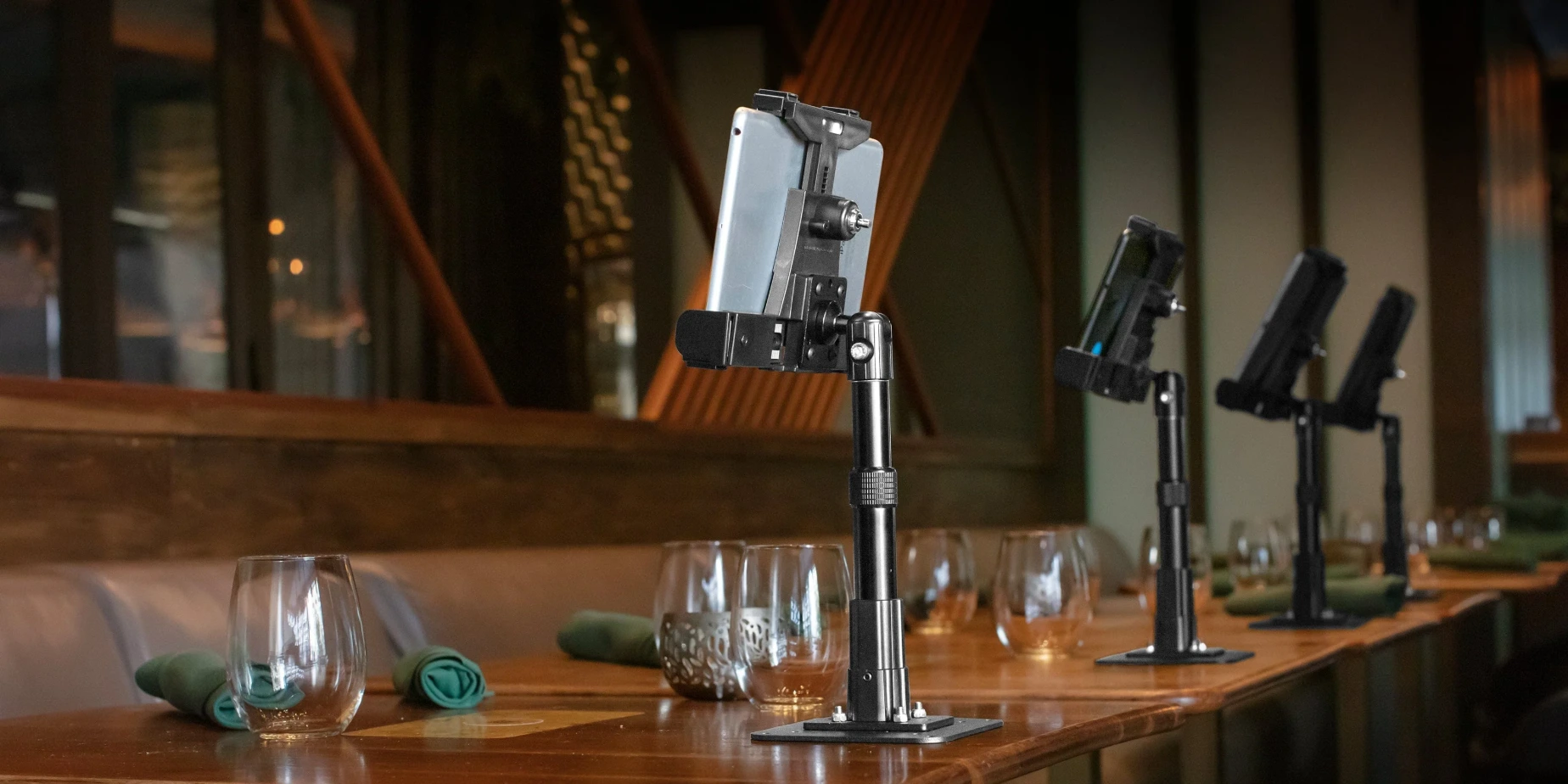 Retail and service industry mounting solutions for POS and tablet setups